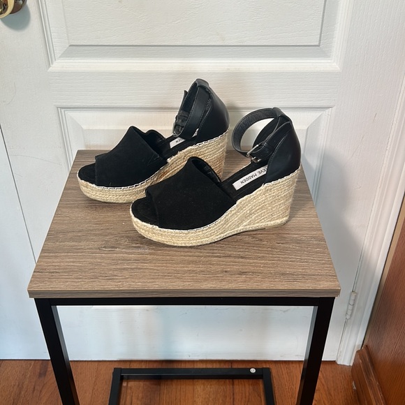 STEVE MADDEN JAYLEN WOVEN PLATFORM WEDGE BLACK SANDALS IN SIZE 8 M - Picture 2 of 7